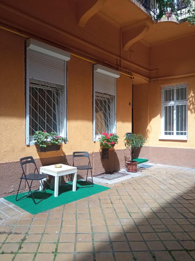Free Parking Garage! Downtown Apartment Close To New York Cafe Budapest Extérieur photo
