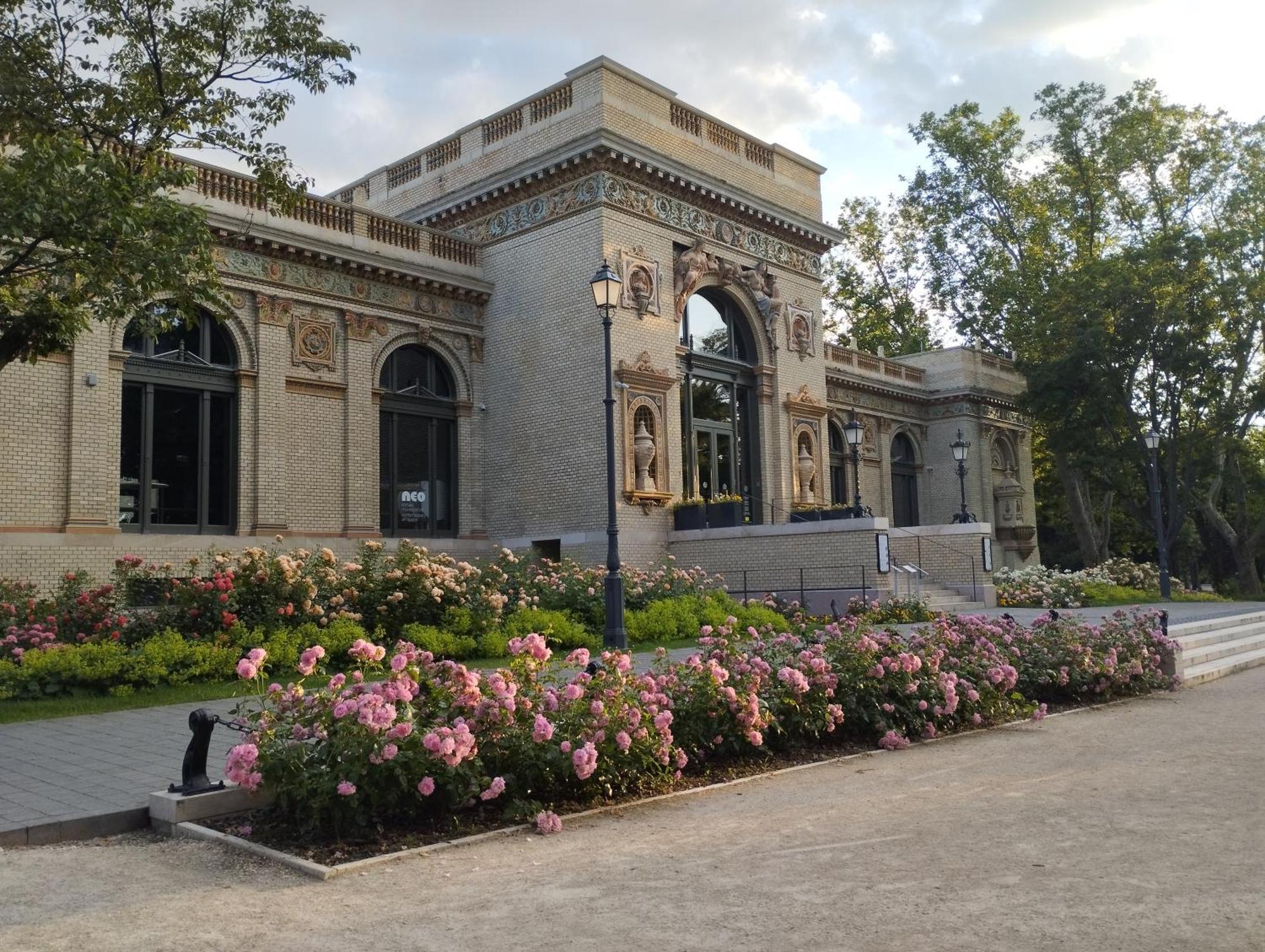 Free Parking Garage! Downtown Apartment Close To New York Cafe Budapest Extérieur photo