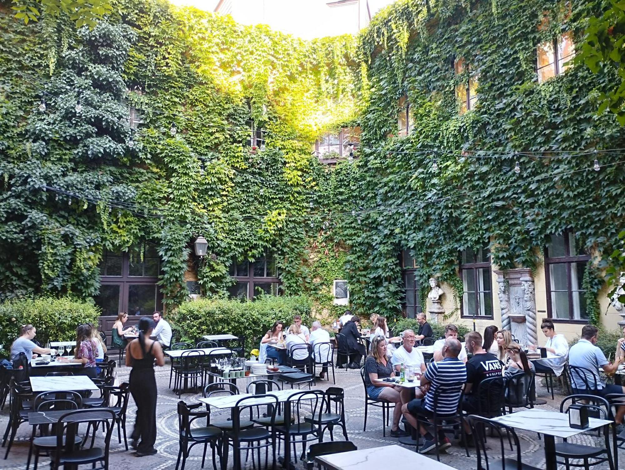 Free Parking Garage! Downtown Apartment Close To New York Cafe Budapest Extérieur photo