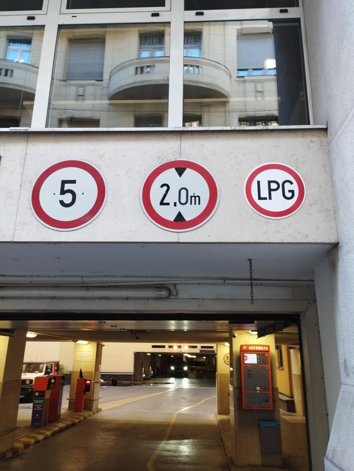 Free Parking Garage! Downtown Apartment Close To New York Cafe Budapest Extérieur photo