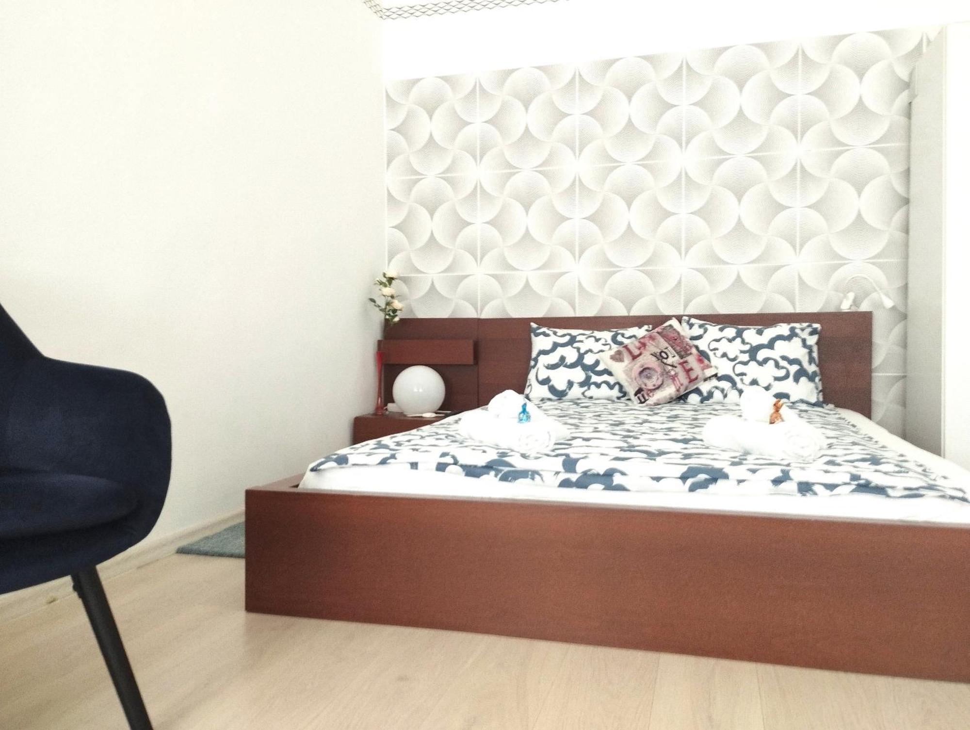 Free Parking Garage! Downtown Apartment Close To New York Cafe Budapest Extérieur photo
