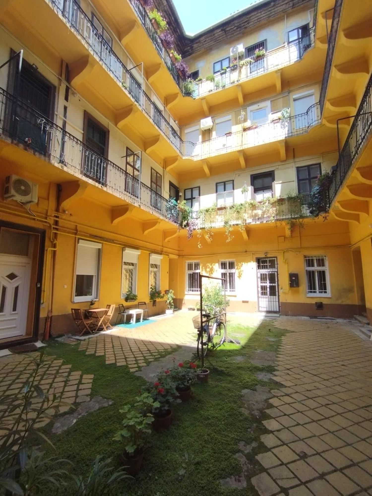Free Parking Garage! Downtown Apartment Close To New York Cafe Budapest Extérieur photo