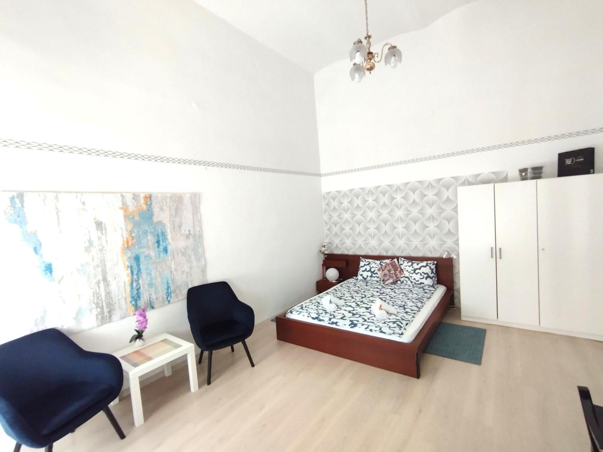 Free Parking Garage! Downtown Apartment Close To New York Cafe Budapest Extérieur photo