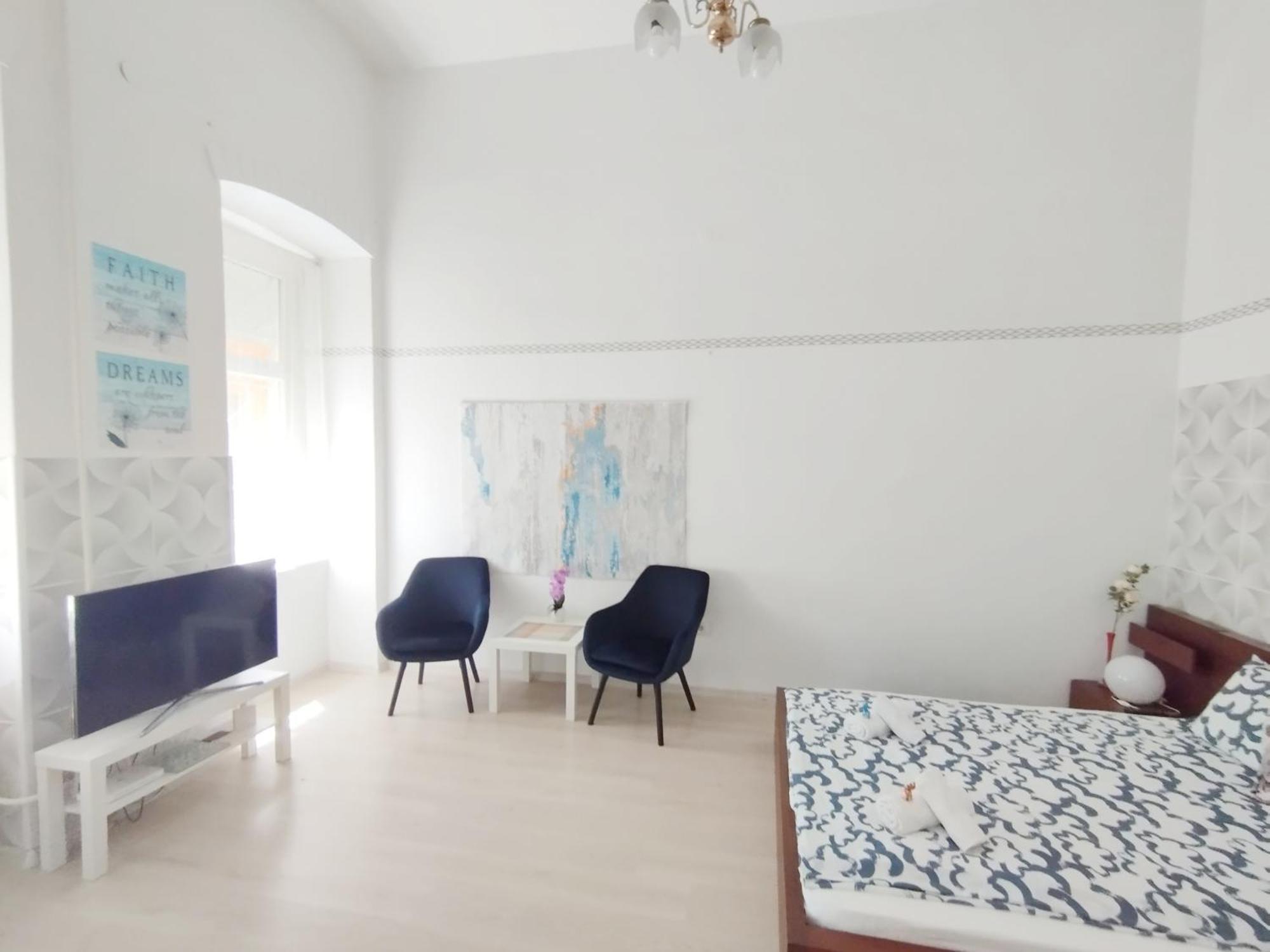 Free Parking Garage! Downtown Apartment Close To New York Cafe Budapest Extérieur photo