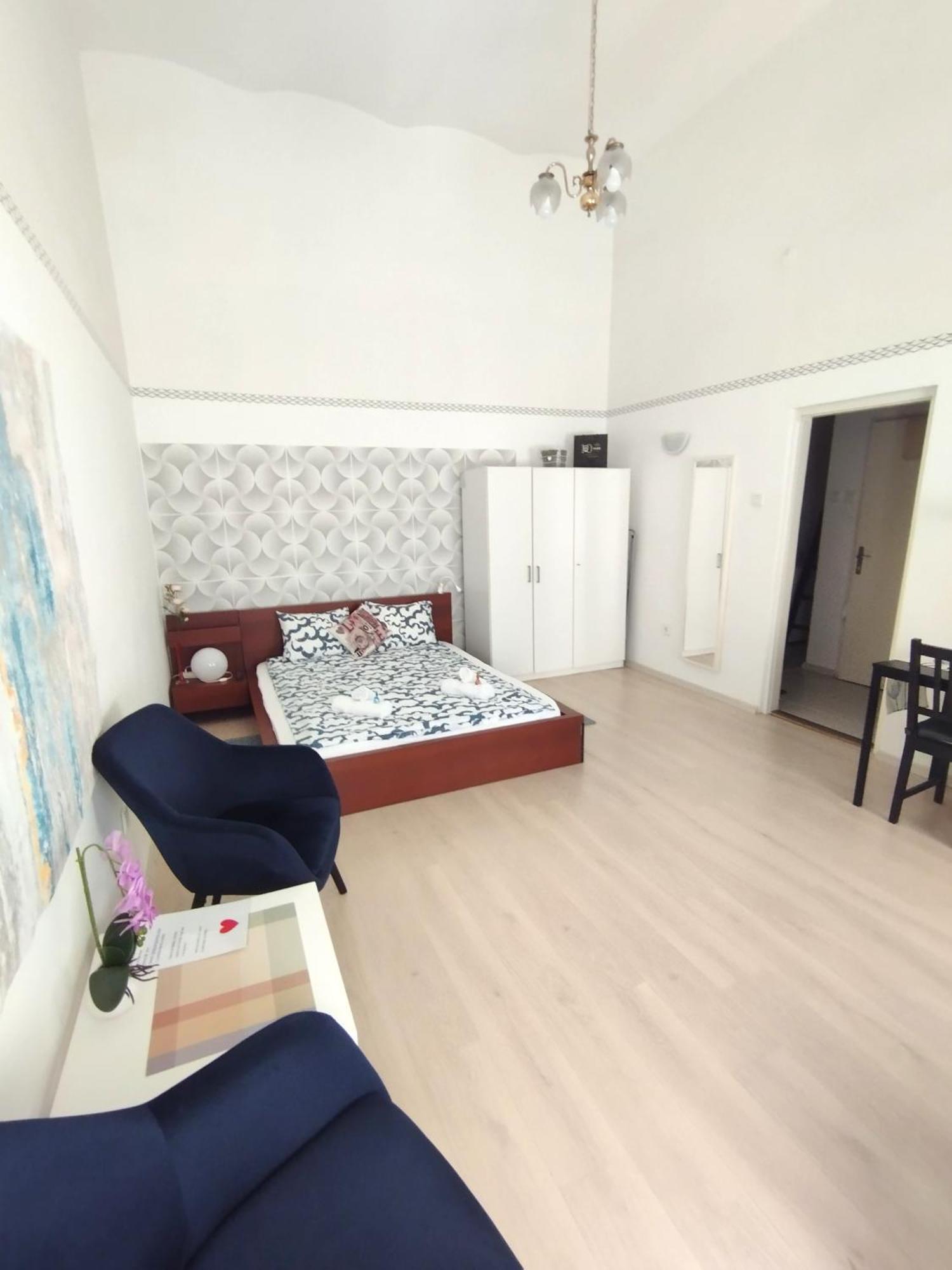 Free Parking Garage! Downtown Apartment Close To New York Cafe Budapest Extérieur photo